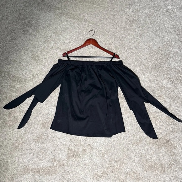 BCBGMaxAzria Tops - BCBGMaxAzria Black Gathered Top